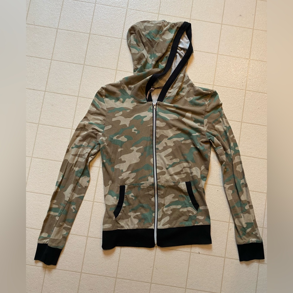 Women’s camo hoodie